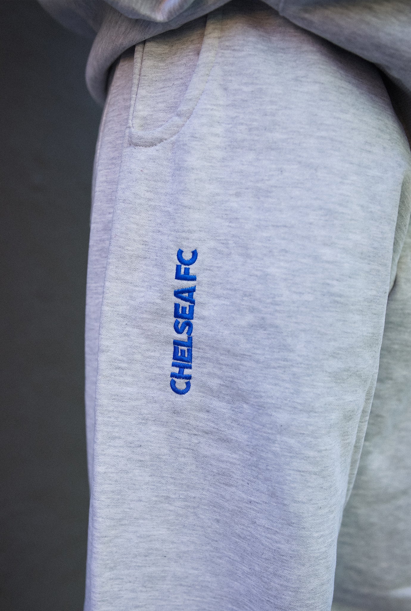 Chelsea FC SuperHeavy™️ Jogger - Ash - Image 2