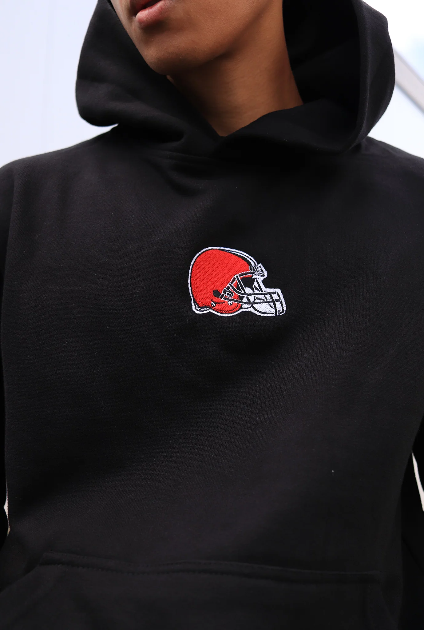 Cleveland Browns Logo Heavyweight Hoodie - Black - Image 4