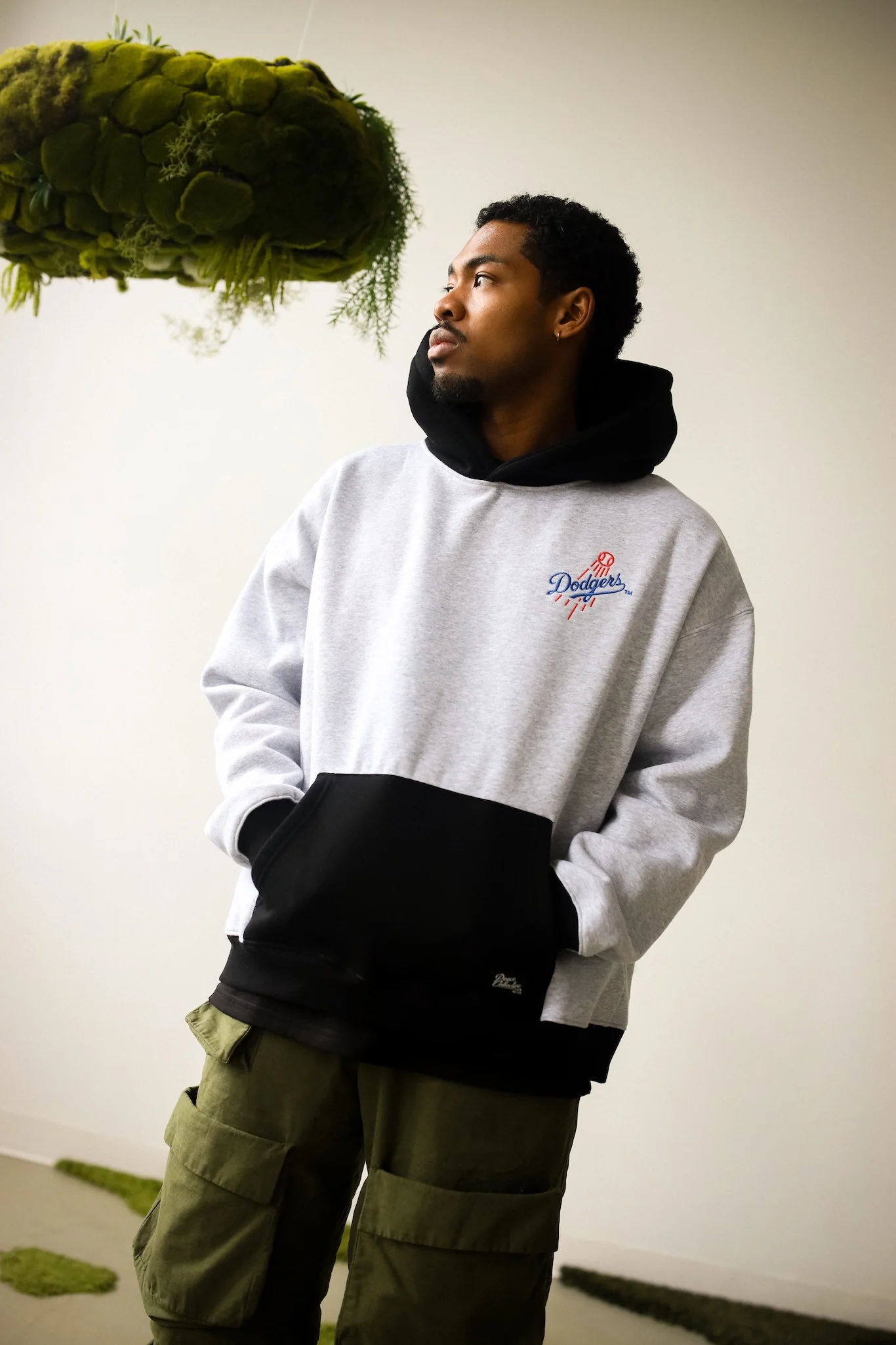 Los Angeles Dodgers Colour Block Heavyweight Hoodie - Black / Grey - Image 2