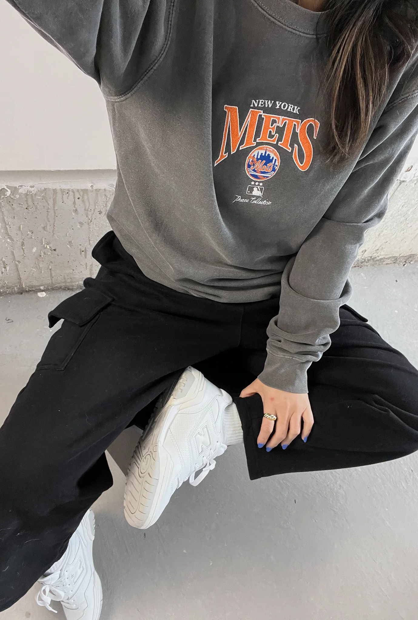 New York Mets Vintage Embroidered Crewneck - Black - Image 2